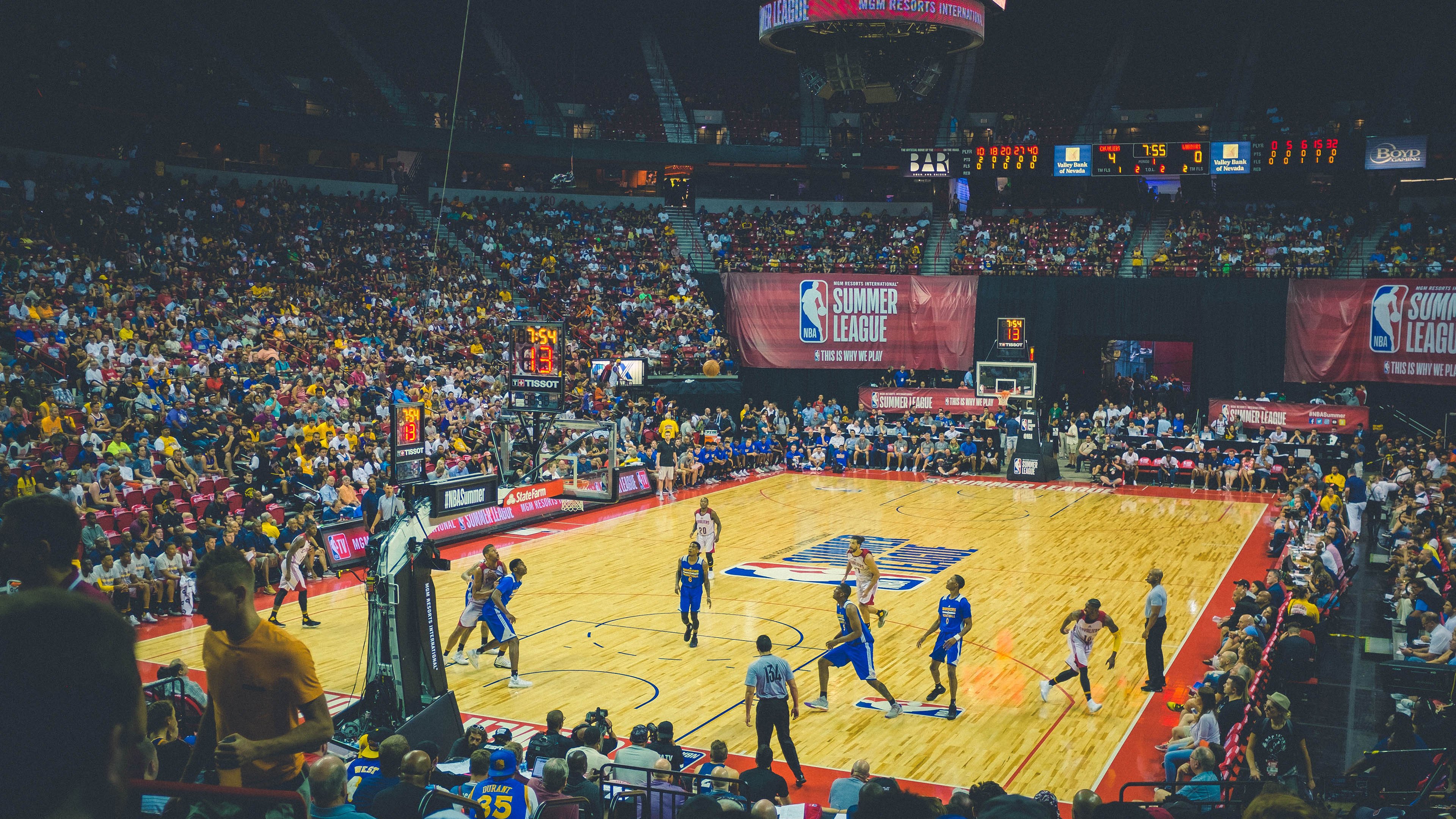 战术调整引发热议!,詹姆斯在MAD比赛中比赛规则变更比赛高潮迭起