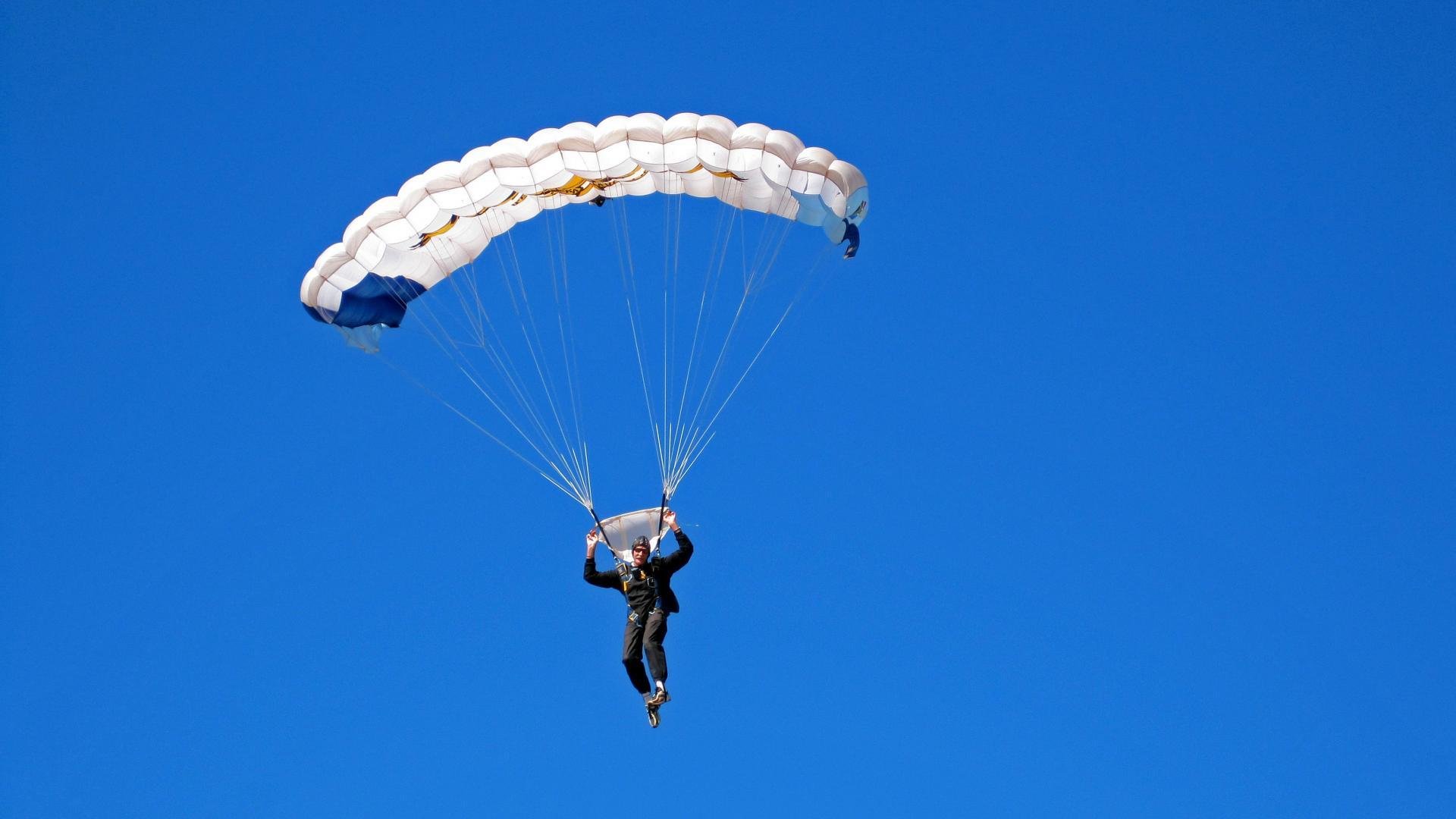 德布劳内意外战胜TES,出色防守引爆全场!气势如虹延续的简单介绍